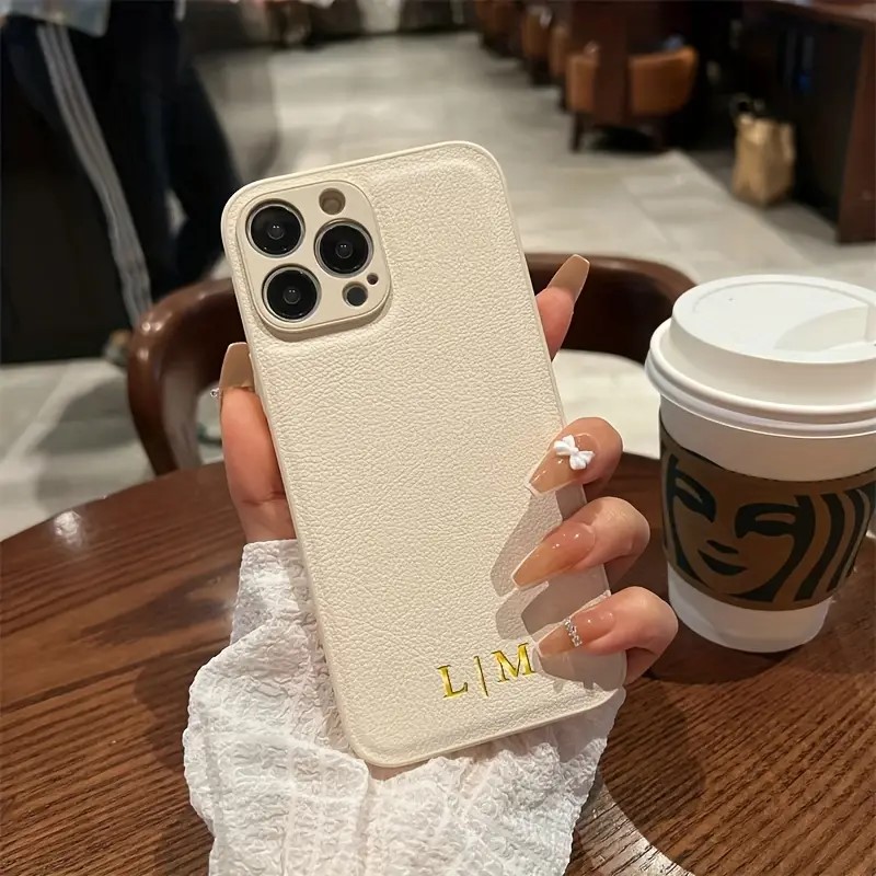Leatherwork Letters - Personalisierte individuelle Namenshülle für iPhone 16