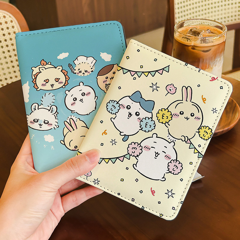 Leather Work Japan - Chiikawa Kawaii Komplette Charaktere Bedruckte PU-Passhülle